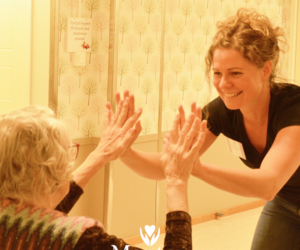 Sittgympa sommar , dam med demens – jag vill gympa mera!